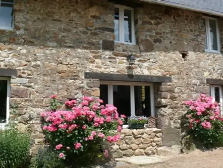 Gîte traditionnel 3 chambres avec jardin et jeux à Montpinchon : photo 1