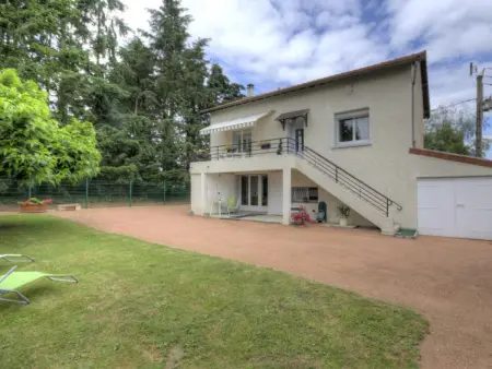 Gîte Les Arnauds à Commelle-Vernay : jardin clos et animaux acceptés : photo 1