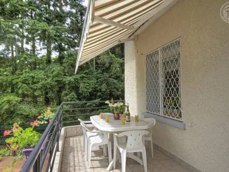 Gîte Les Arnauds à Commelle-Vernay : jardin clos et animaux acceptés : photo 2