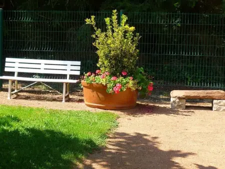 Gîte Les Arnauds à Commelle-Vernay : jardin clos et animaux acceptés : photo 18