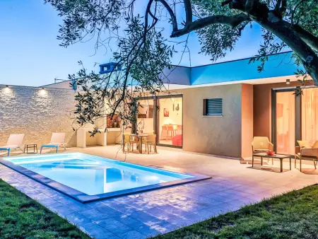 Villa Solis, villa moderne avec piscine chauffée à Medulin : photo 1