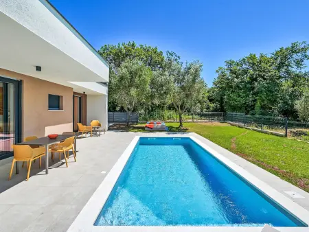 Villa Solis, villa moderne avec piscine chauffée à Medulin : photo 2