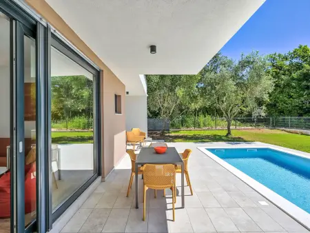 Villa Solis, villa moderne avec piscine chauffée à Medulin : photo 5