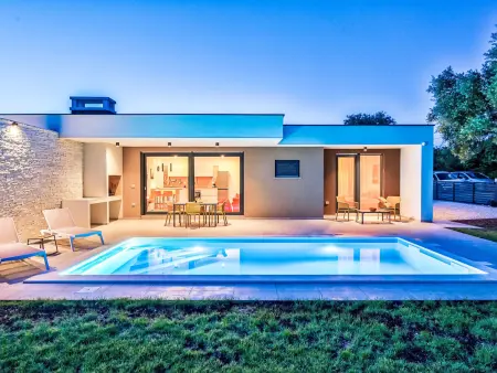 Villa Solis, villa moderne avec piscine chauffée à Medulin : photo 6