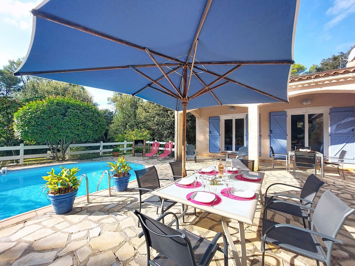 Maison avec piscine privée et terrain de 8 000 m² à Besse-sur-Issole - Photo 2