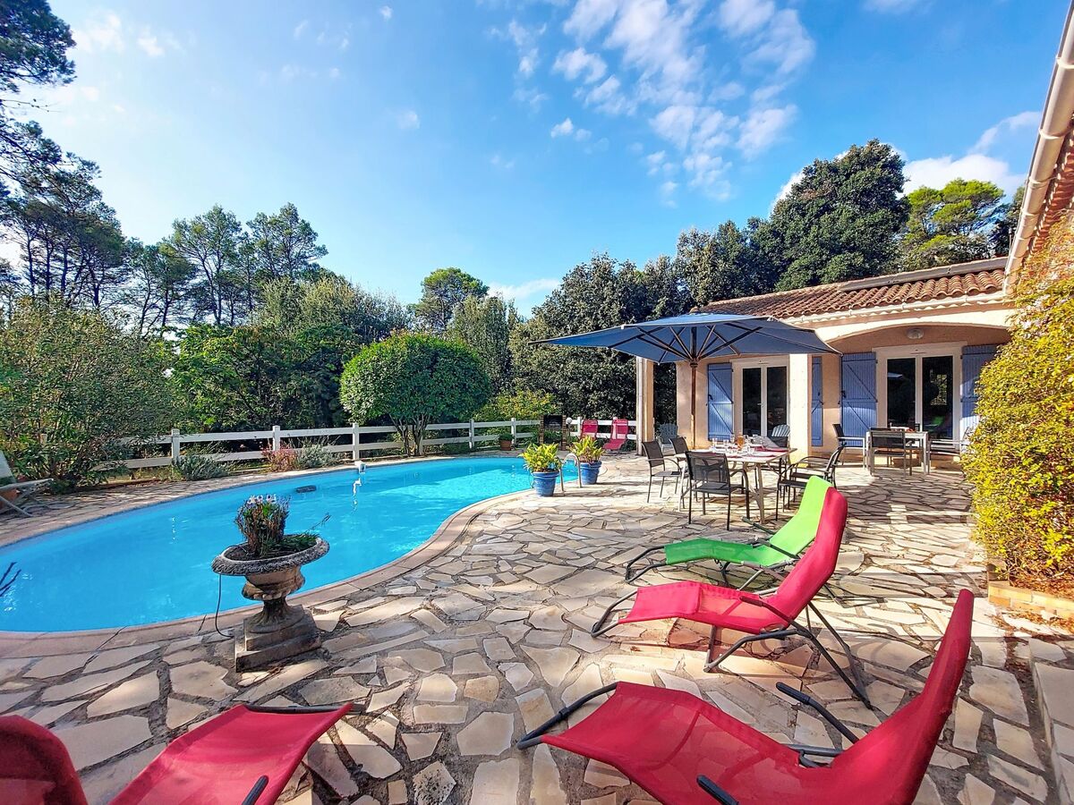 Maison avec piscine privée et terrain de 8 000 m² à Besse-sur-Issole - Photo 6