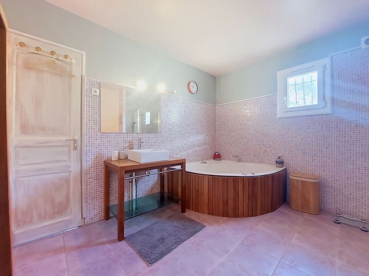 Maison avec piscine privée et terrain de 8 000 m² à Besse-sur-Issole - Photo 35