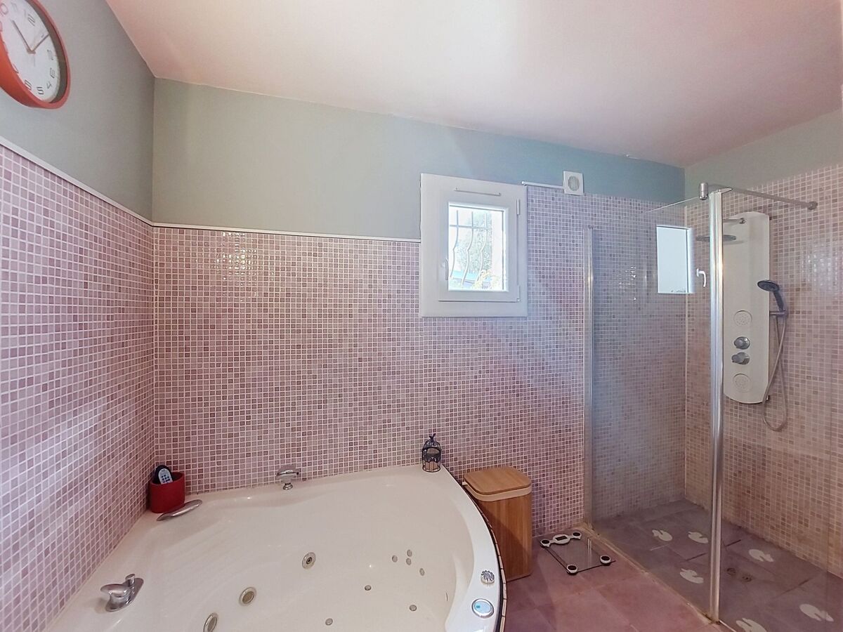 Maison avec piscine privée et terrain de 8 000 m² à Besse-sur-Issole - Photo 37