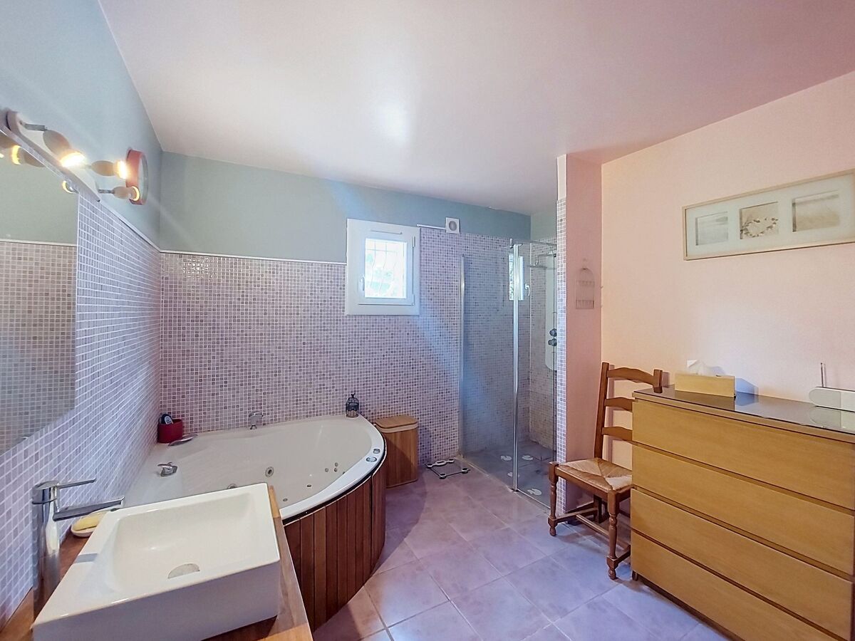 Maison avec piscine privée et terrain de 8 000 m² à Besse-sur-Issole - Photo 42