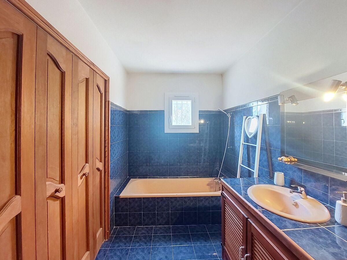 Maison avec piscine privée et terrain de 8 000 m² à Besse-sur-Issole - Photo 50