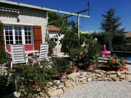 Appartement de 50 m² avec piscine privée à Rustrel, Provence : photo 3