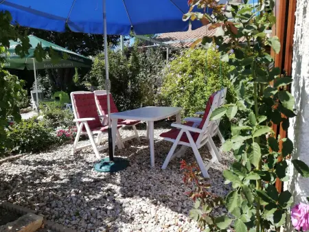 Appartement de 50 m² avec piscine privée à Rustrel, Provence : photo 8