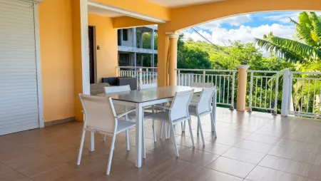 Appartement 85 m² climatisé, piscine partagée, Sainte-Anne : photo 2