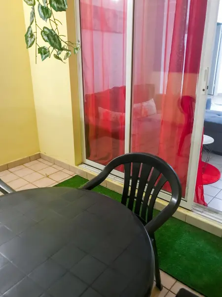 Appartement 54 m² vue jardin et montagne, parking inclus, Sainte-Rose : photo 2