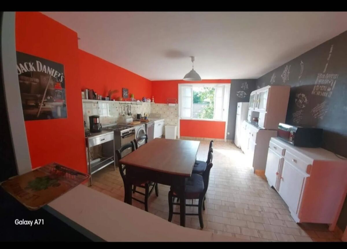 Appartement 90 m² avec jardin clos et cheminée à Noirétable - Photo 3