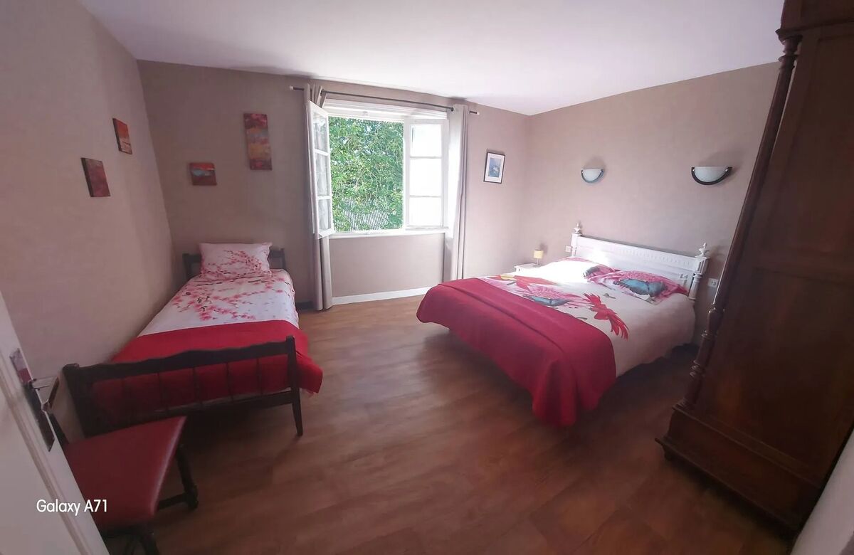 Appartement 90 m² avec jardin clos et cheminée à Noirétable - Photo 4