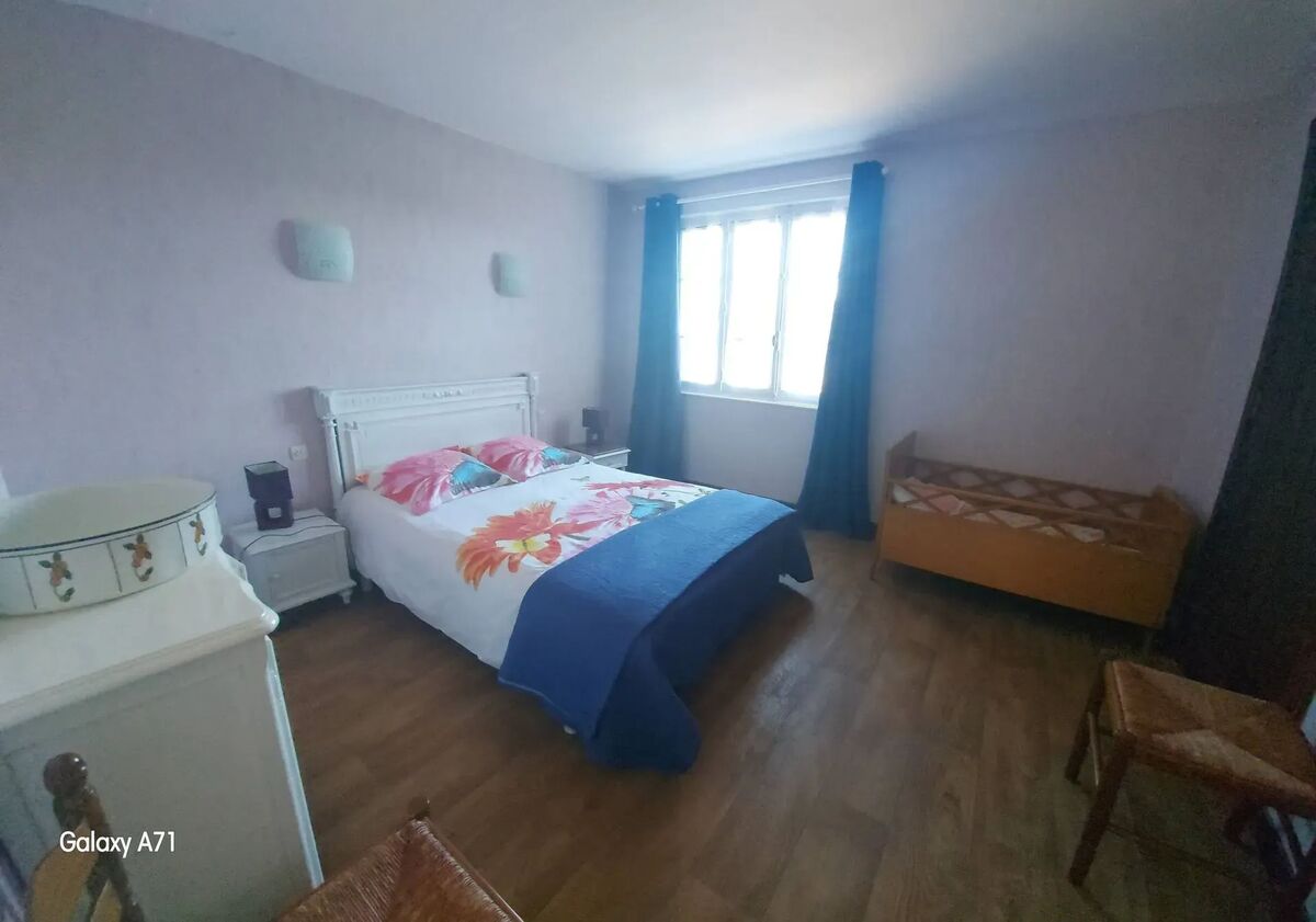 Appartement 90 m² avec jardin clos et cheminée à Noirétable - Photo 7