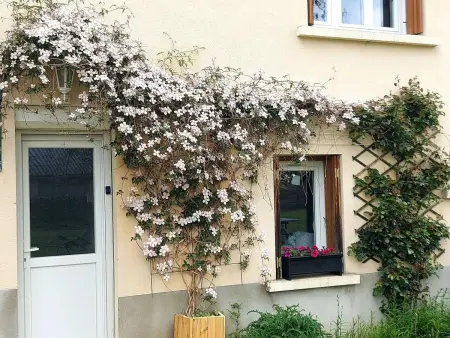 Appartement 90 m² avec jardin clos et cheminée à Noirétable
