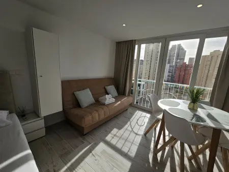 Studio moderne vue mer à Benidorm, 3 personnes, piscine : photo 4
