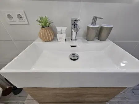 Studio moderne vue mer à Benidorm, 3 personnes, piscine : photo 5
