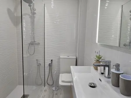 Studio moderne vue mer à Benidorm, 3 personnes, piscine : photo 8
