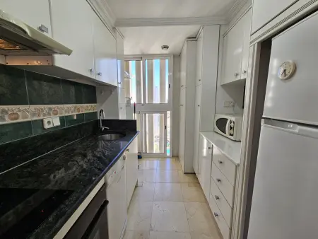 Appartement à Benidorm avec vue piscine, climatisation et parking : photo 29