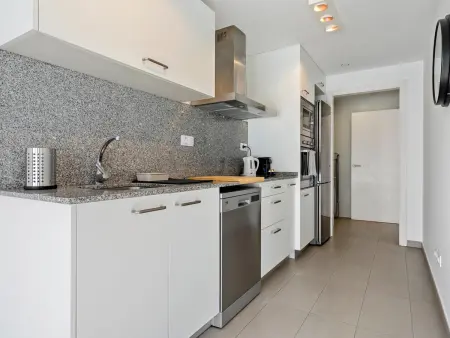 Appartement avec clim, parking et WiFi - 7 pers. : photo 12