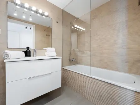 Appartement avec clim, parking et WiFi - 7 pers. : photo 23