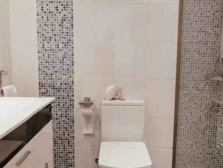 Appartement rénové, piscine et parking - 4 pers. : photo 7