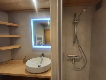 Appartement confortable, parking proche des pistes : photo 4