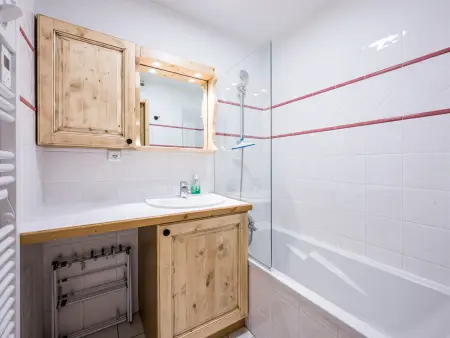 Appartement spacieux avec terrasse et piscine, Appartement 4 personnes à Les Menuires : photo 10