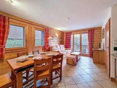 Appartement spacieux avec balcon et parking, proche des pistes : photo 1