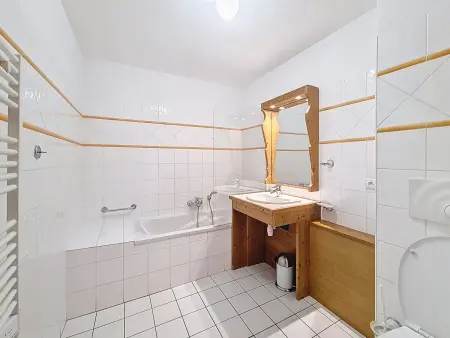 Appartement spacieux avec balcon et parking, proche des pistes : photo 11