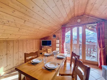 Appartement mansardé skis aux pieds aux Menuires, balcon et piscine : photo 2
