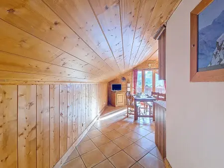 Appartement mansardé skis aux pieds aux Menuires, balcon et piscine : photo 7