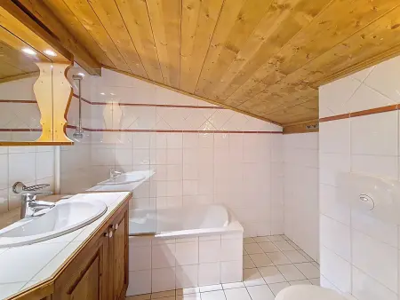 Appartement mansardé skis aux pieds aux Menuires, balcon et piscine : photo 9