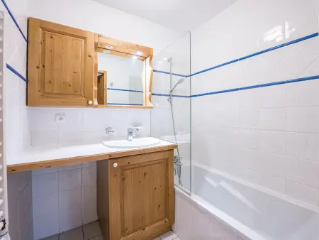 Appartement spacieux 2 pièces avec balcon, proche des pistes, parking inclus : photo 10