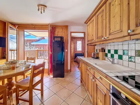 Appartement spacieux avec balcon, proche des pistes : photo 2
