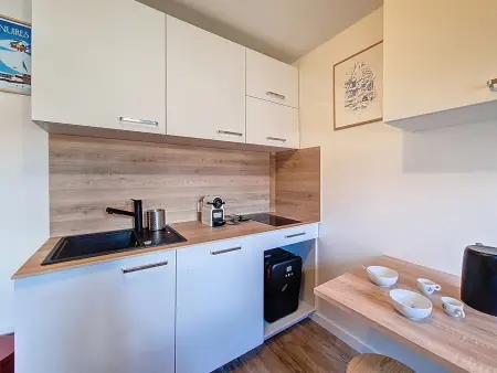 Studio rénové pied des pistes Les Menuires, WiFi et ascenseur : photo 2