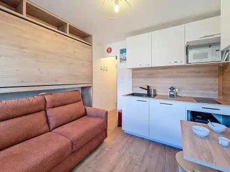 Studio rénové pied des pistes Les Menuires, WiFi et ascenseur : photo 4
