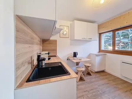 Studio rénové pied des pistes Les Menuires, WiFi et ascenseur : photo 6