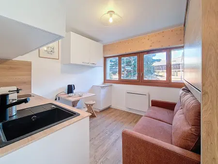 Studio rénové pied des pistes Les Menuires, WiFi et ascenseur : photo 7