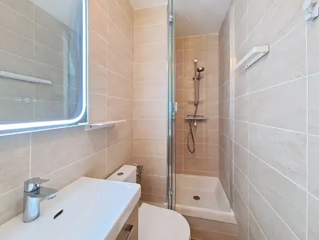 Studio rénové pied des pistes Les Menuires, WiFi et ascenseur : photo 8