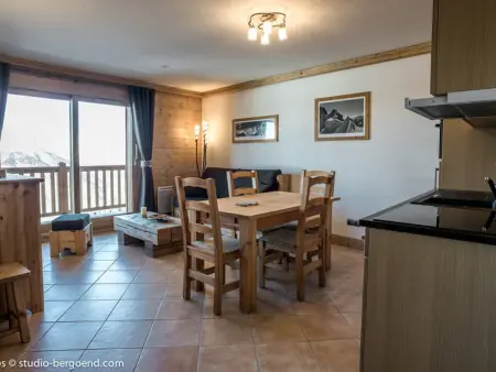 Appartement 3 pièces avec piscine couverte, parking et Wifi à Arc 1800 : photo 2