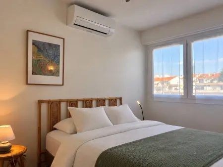 T2 climatisé avec véranda et terrasse de 42 m² à Hyères : photo 1