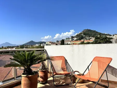 T2 climatisé avec véranda et terrasse de 42 m² à Hyères : photo 2