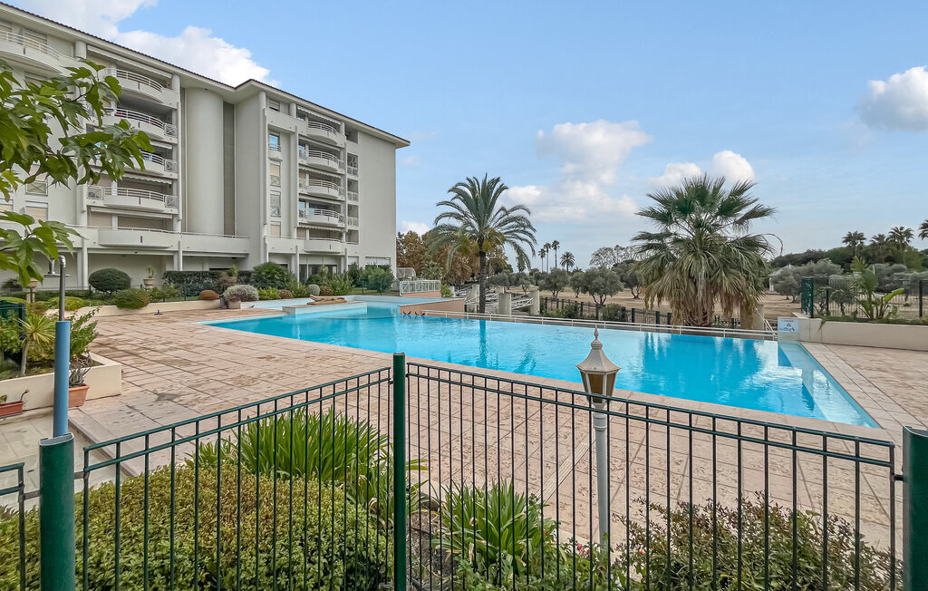 Appartement 35 m² à Antibes-les-Pins, terrasse couverte et piscine - Photo 2