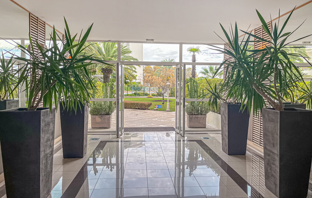 Appartement 35 m² à Antibes-les-Pins, terrasse couverte et piscine - Photo 16