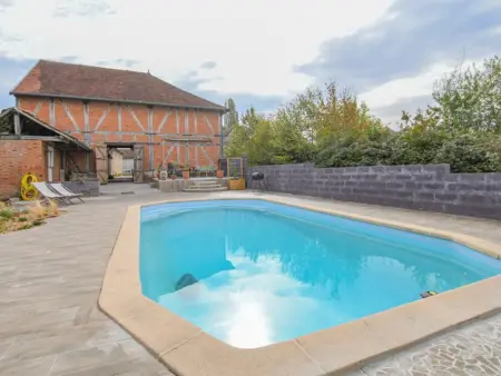 Gîte avec piscine chauffée et grange de loisirs, Géraudot : photo 1