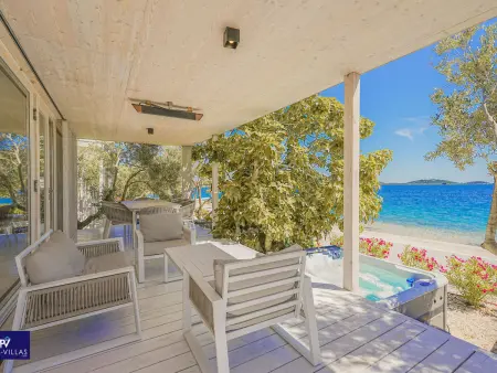 Villa 28 + 81 à Drage, maison 4 chambres à 10 m de la plage : photo 4